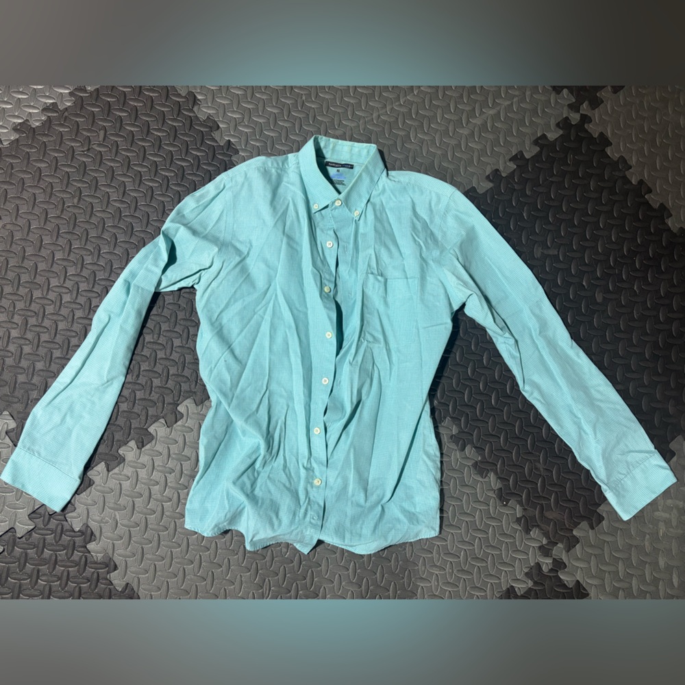 Men’s Van Heusen Dress Shirt Size Medium